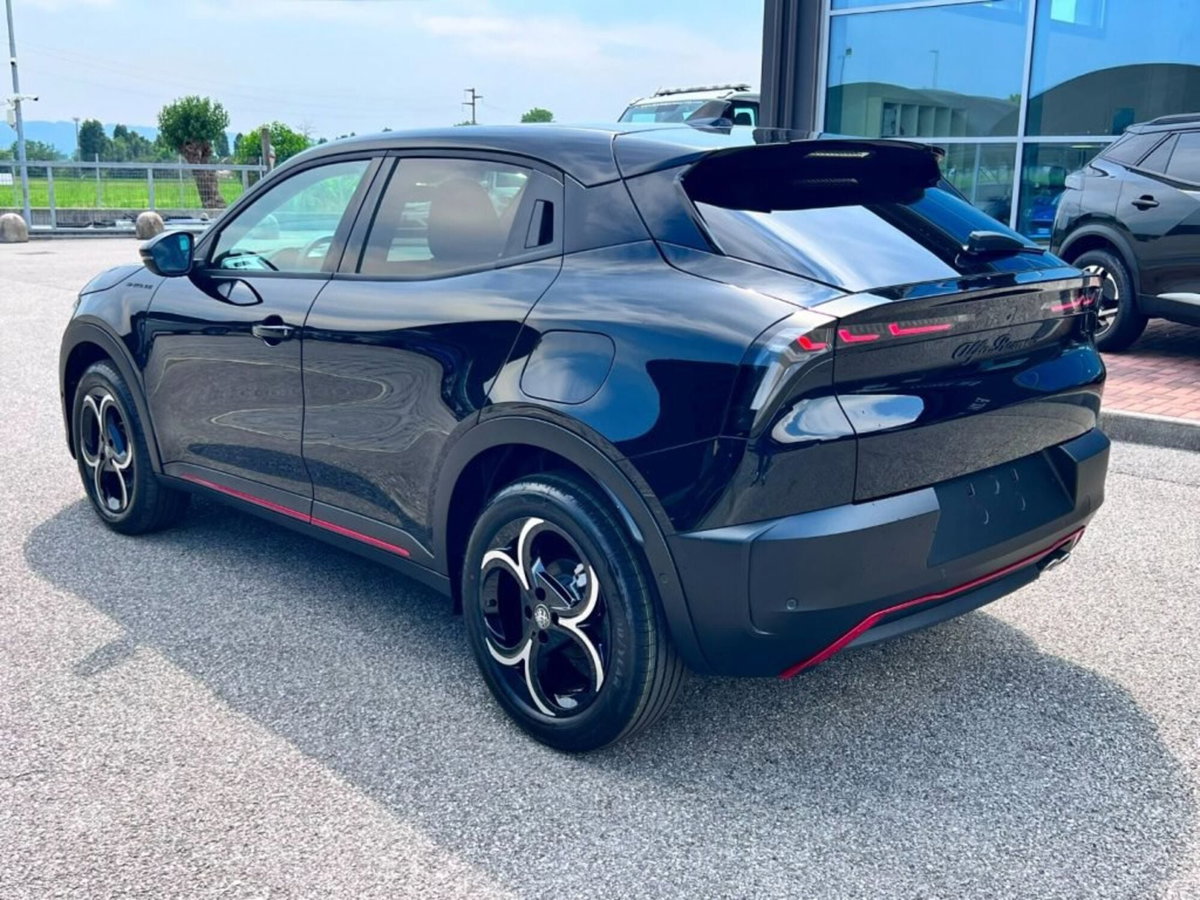 Alfa Romeo Junior elettrica Speciale 156cv (4)
