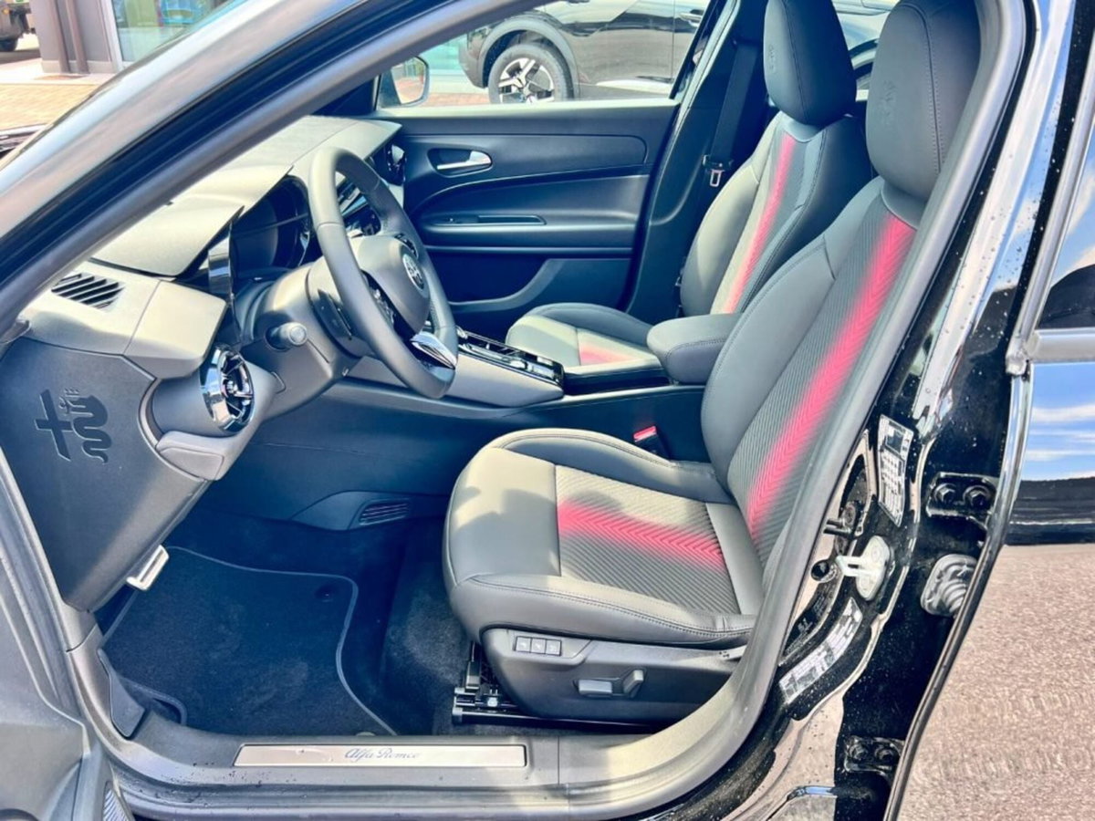 Alfa Romeo Junior elettrica Speciale 156cv (5)