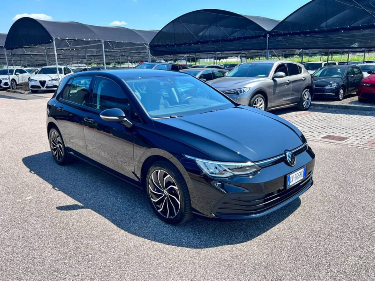 Volkswagen Golf 1.0 eTSI EVO DSG Life (2)