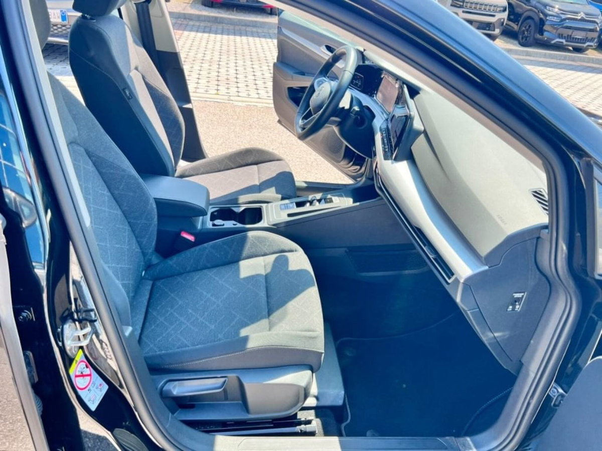 Volkswagen Golf 1.0 eTSI EVO DSG Life (6)