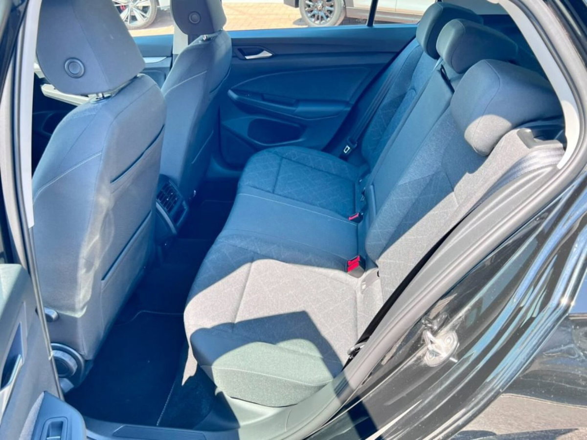 Volkswagen Golf 1.0 eTSI EVO DSG Life (7)