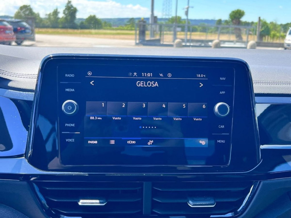Volkswagen T-Roc 1.5 tsi R-Line dsg (15)