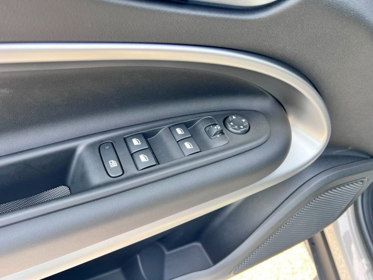 Jeep Avenger full-electric Summit fwd 156cv auto (10)