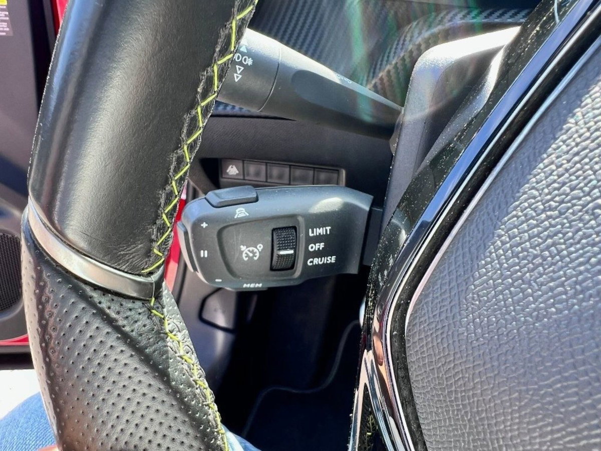Peugeot 2008 BlueHDi 110 S&S GT (10)