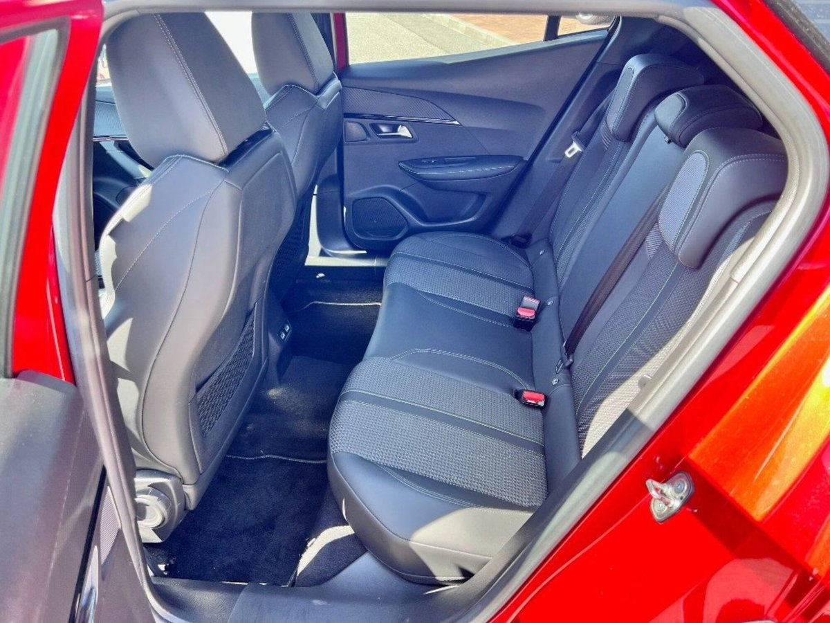 Peugeot 2008 BlueHDi 110 S&S GT (5)
