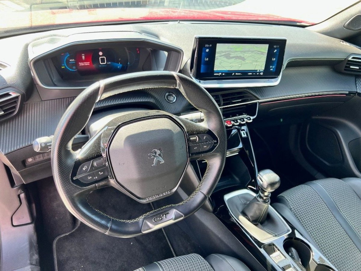 Peugeot 2008 BlueHDi 110 S&S GT (9)
