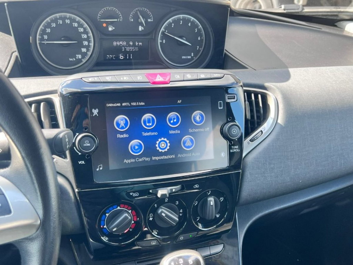 Lancia Ypsilon 1.0 FireFly 5 porte S&S Hybrid Ecochic Gold (11)