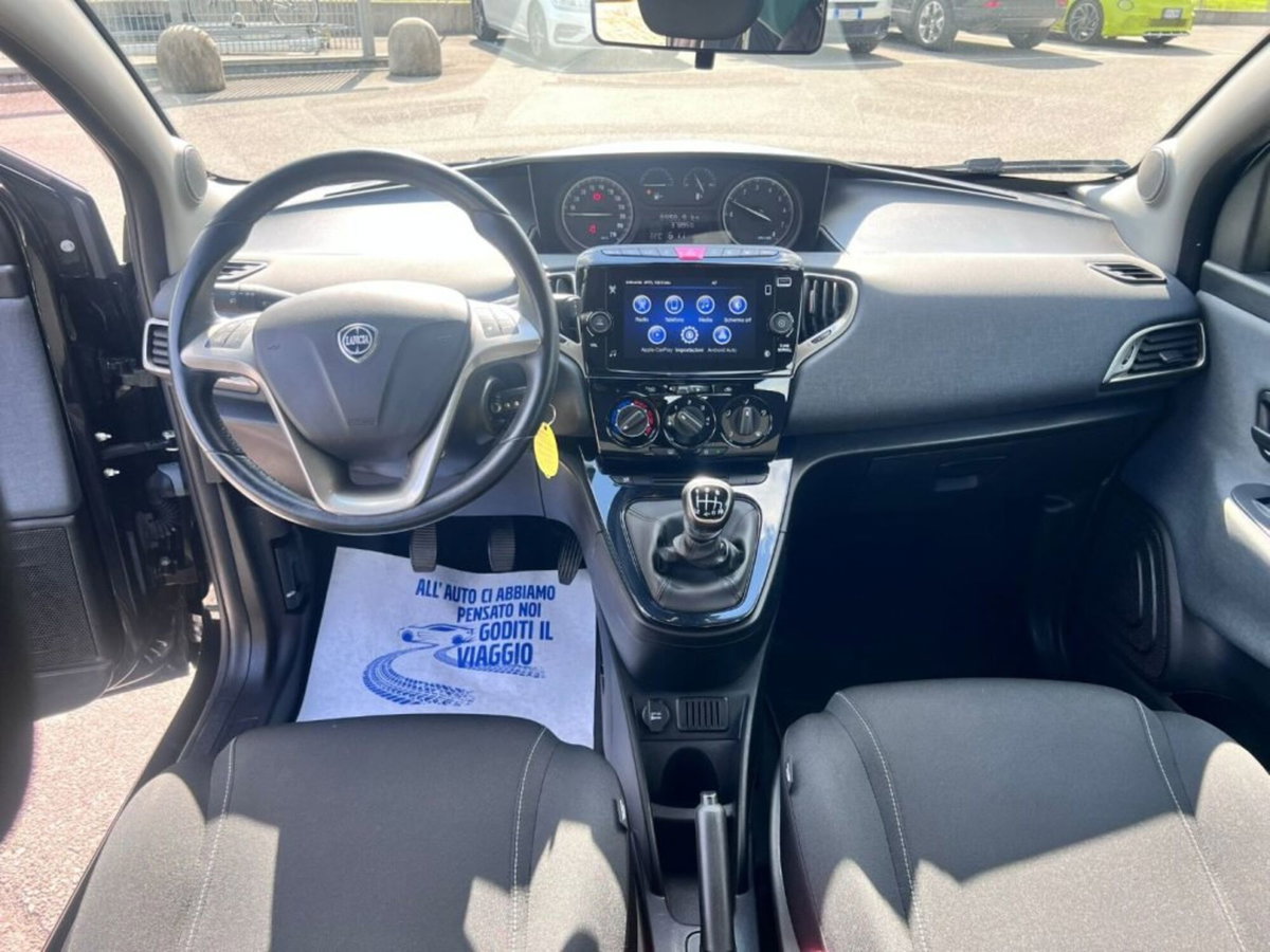 Lancia Ypsilon 1.0 FireFly 5 porte S&S Hybrid Ecochic Gold (12)