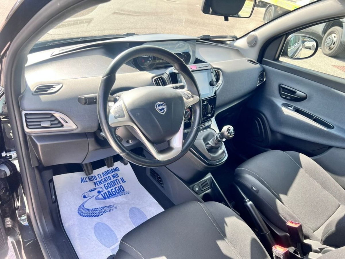 Lancia Ypsilon 1.0 FireFly 5 porte S&S Hybrid Ecochic Gold (13)