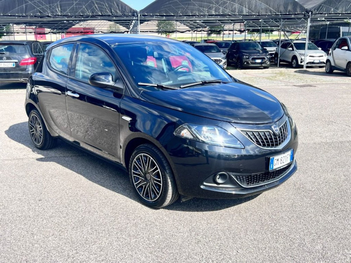Lancia Ypsilon 1.0 FireFly 5 porte S&S Hybrid Ecochic Gold (2)