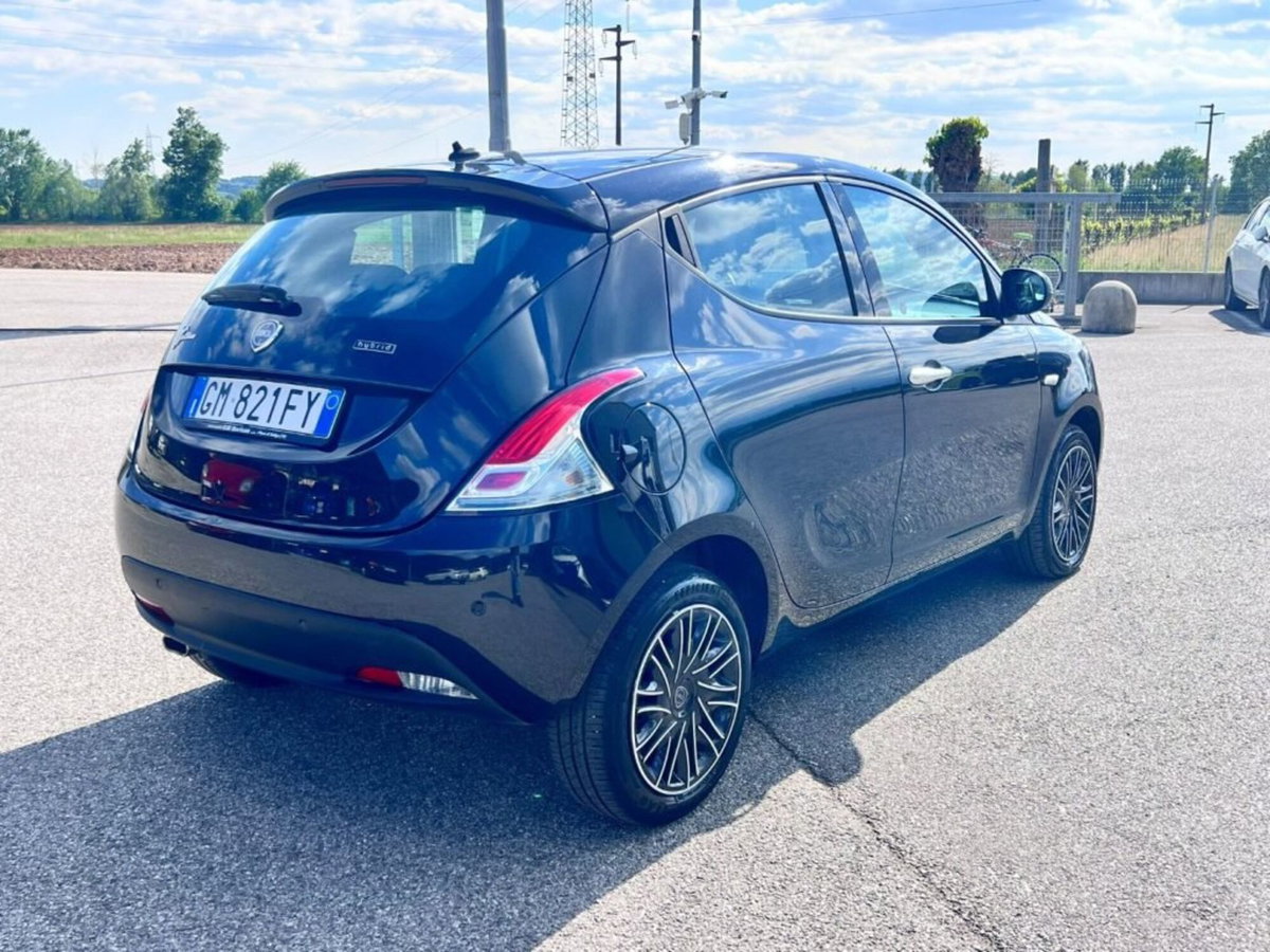 Lancia Ypsilon 1.0 FireFly 5 porte S&S Hybrid Ecochic Gold (3)