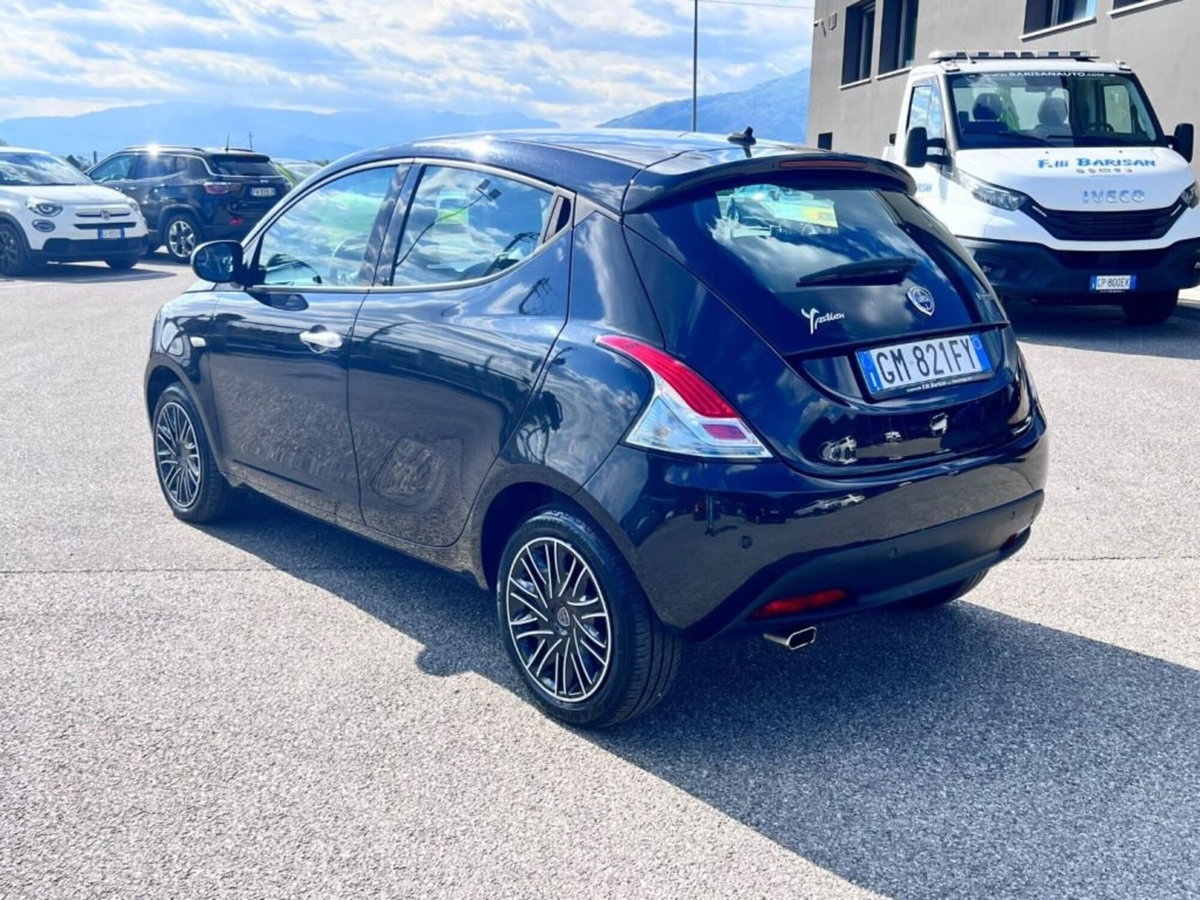 Lancia Ypsilon 1.0 FireFly 5 porte S&S Hybrid Ecochic Gold (4)