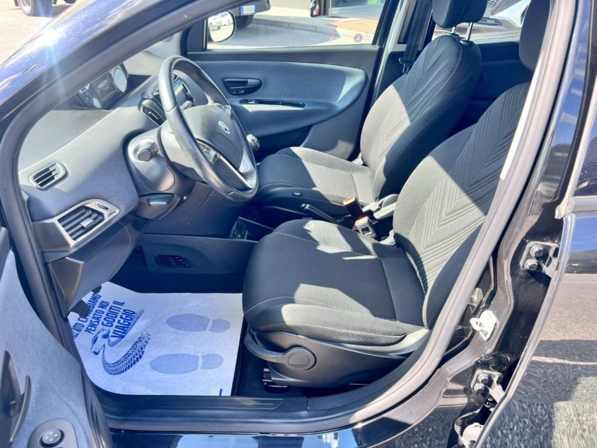Lancia Ypsilon 1.0 FireFly 5 porte S&S Hybrid Ecochic Gold (5)