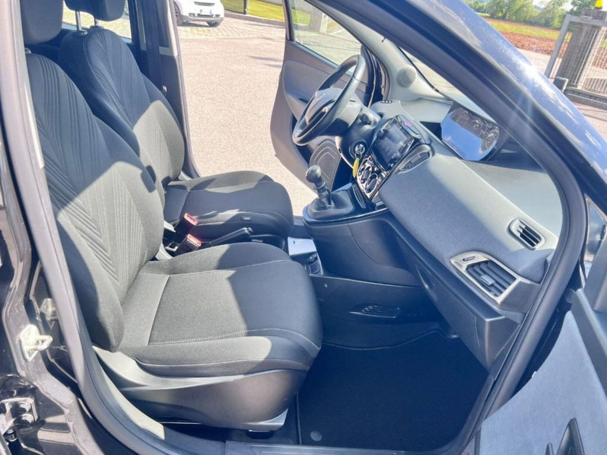 Lancia Ypsilon 1.0 FireFly 5 porte S&S Hybrid Ecochic Gold (6)