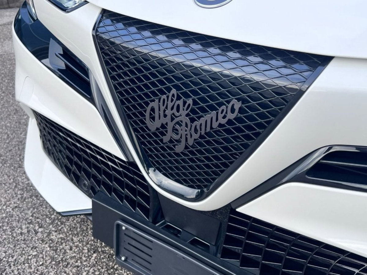 Alfa Romeo Junior 1.2 ibrida Q4 Intensa 145cv edct6 (15)