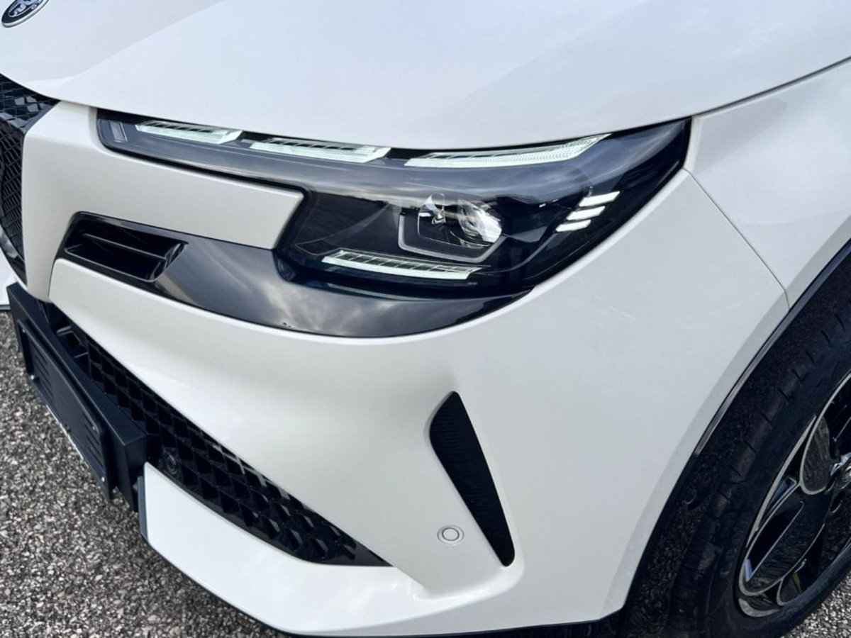 Alfa Romeo Junior 1.2 ibrida Q4 Intensa 145cv edct6 (16)