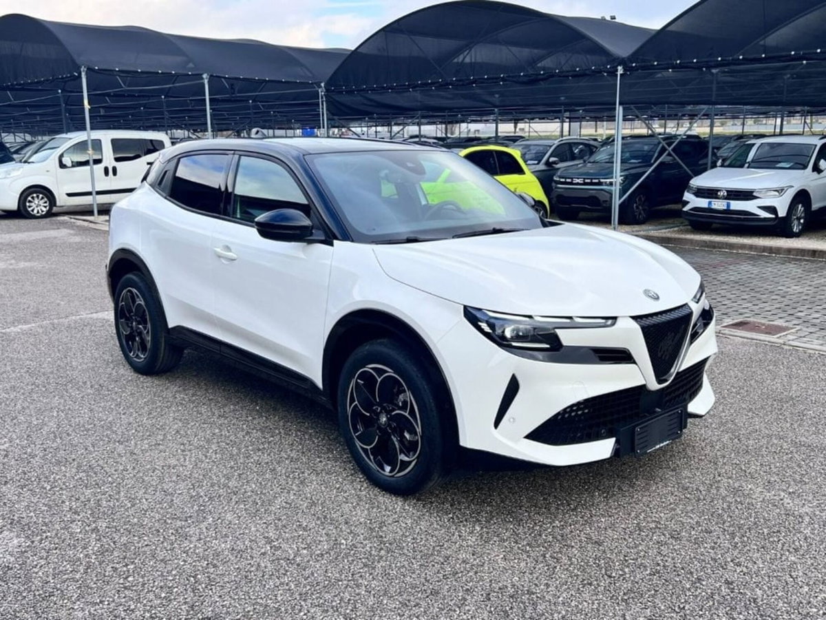 Alfa Romeo Junior 1.2 ibrida Q4 Intensa 145cv edct6 (2)