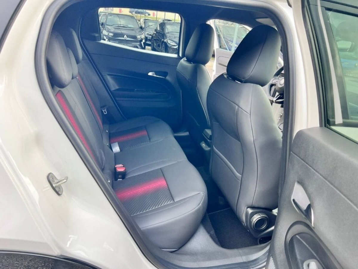 Alfa Romeo Junior 1.2 ibrida Q4 Intensa 145cv edct6 (7)