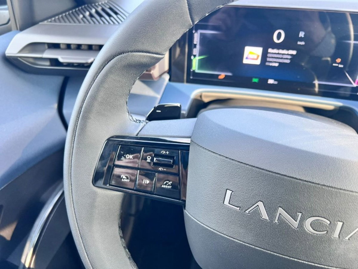 Lancia Ypsilon 1.2 mhev Edizione Cassina e-dct (15)
