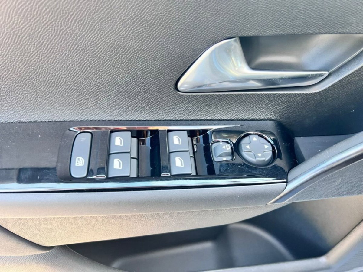 Lancia Ypsilon 1.2 mhev Edizione Cassina e-dct (18)