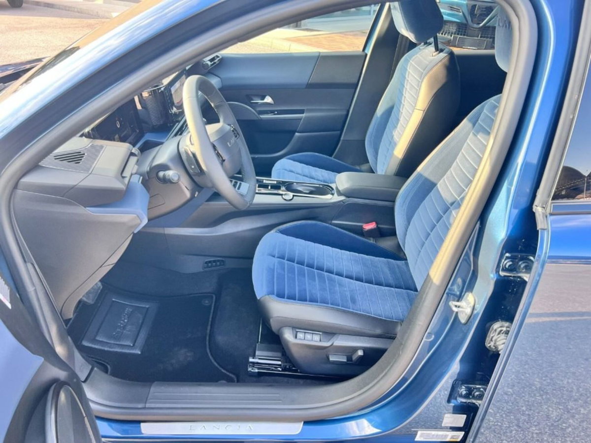Lancia Ypsilon 1.2 mhev Edizione Cassina e-dct (5)