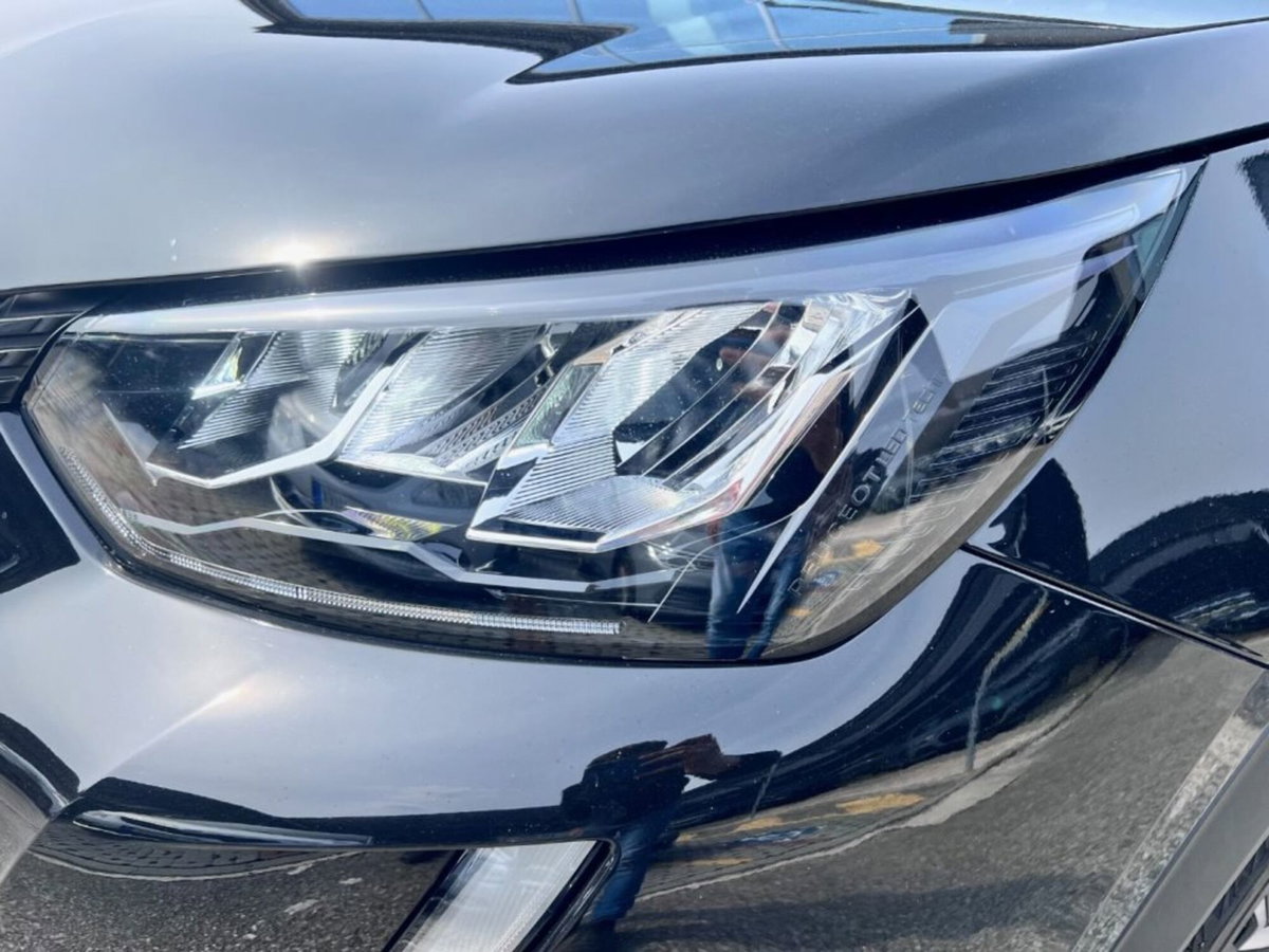 Peugeot 2008 PureTech 100 S&S Active (12)