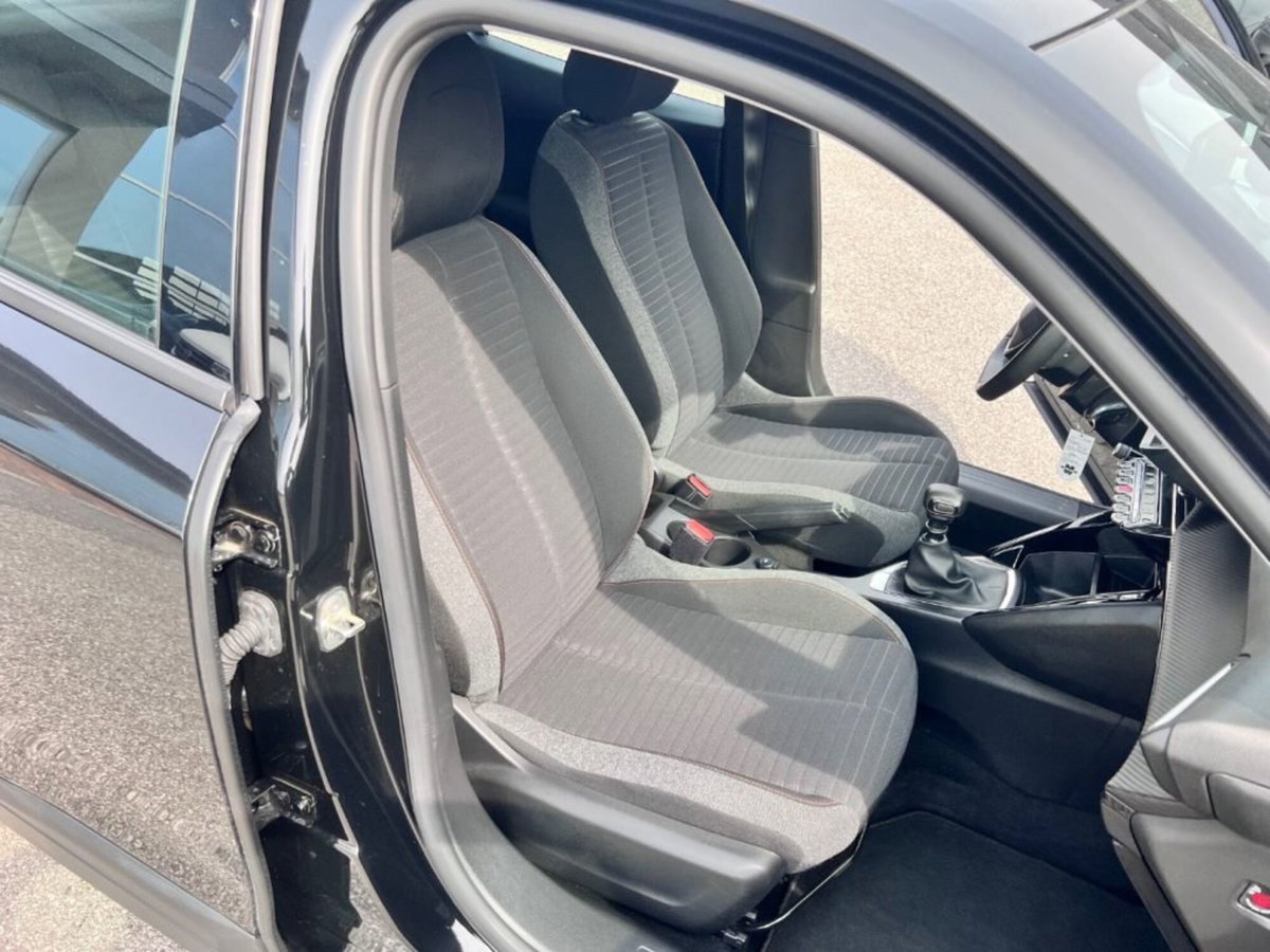 Peugeot 2008 PureTech 100 S&S Active (7)