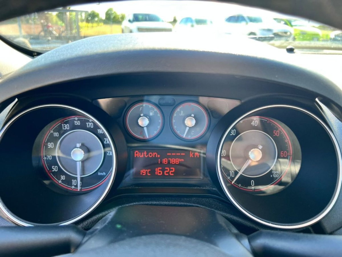 Fiat Punto 1.3 MJT II 75 CV 5 porte Lounge (11)