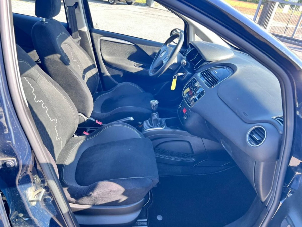 Fiat Punto 1.3 MJT II 75 CV 5 porte Lounge (6)