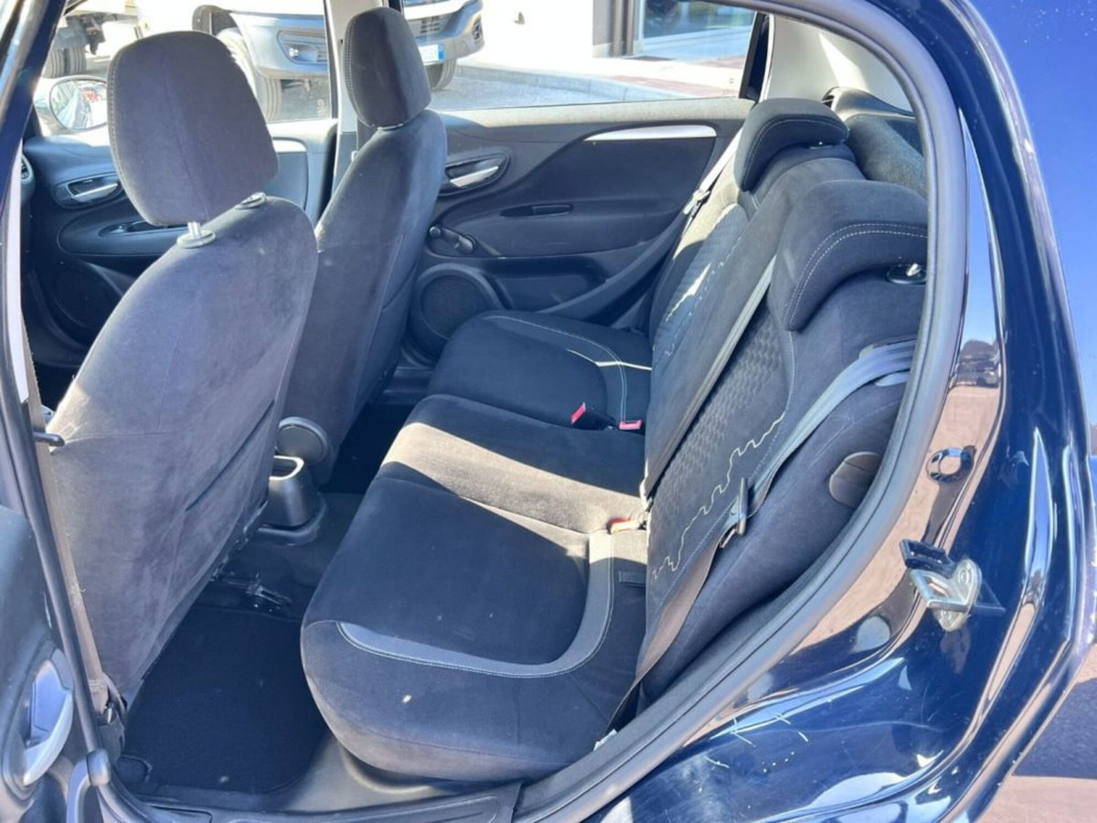 Fiat Punto 1.3 MJT II 75 CV 5 porte Lounge (7)