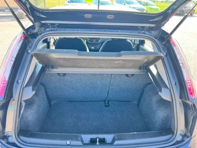 Fiat Punto 1.3 MJT II 75 CV 5 porte Lounge (8)