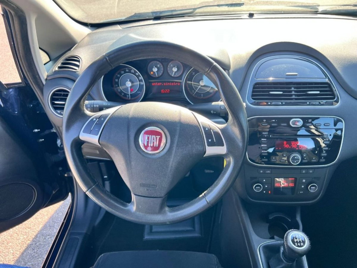 Fiat Punto 1.3 MJT II 75 CV 5 porte Lounge (9)