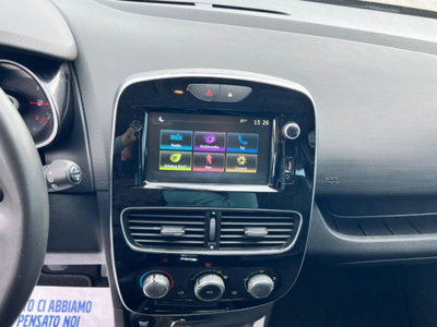 Renault Clio TCe 12V 75 CV 5 porte Moschino Zen (9)