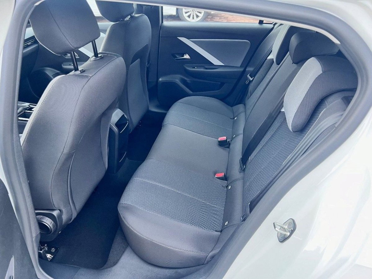 Opel Astra 1.2 Turbo 110 CV Elegance (6)