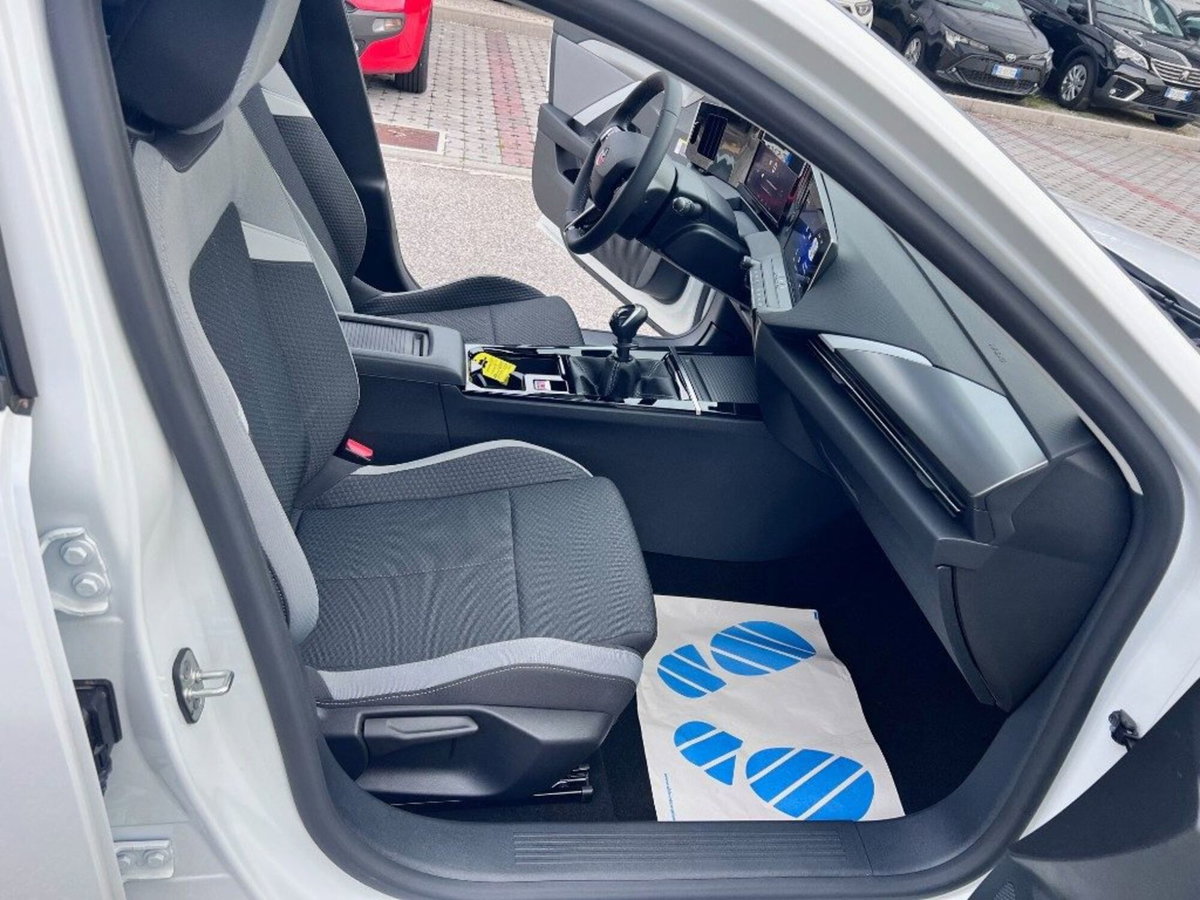 Opel Astra 1.2 Turbo 110 CV Elegance (7)