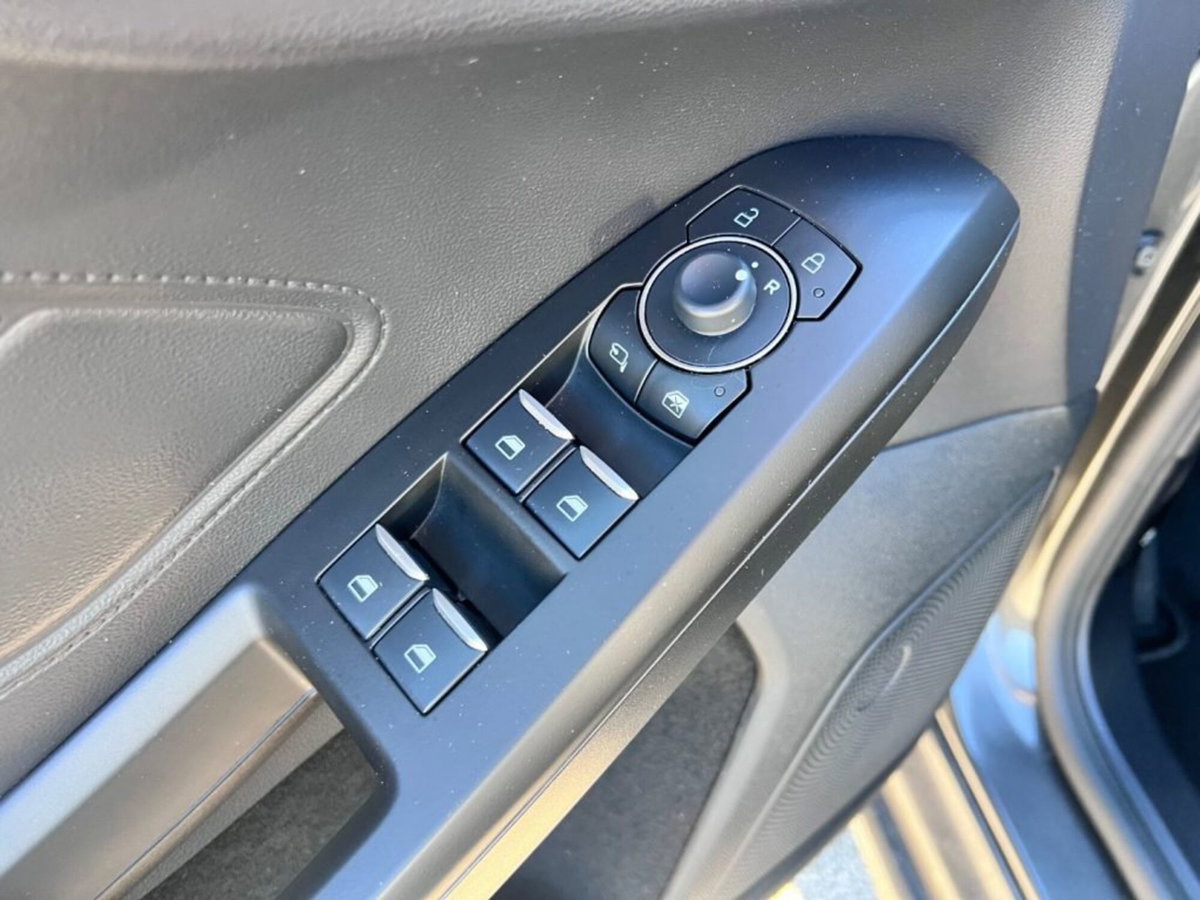 Ford Focus 1.0 EcoBoost Hybrid 125 CV 5p. ST-Line (9)