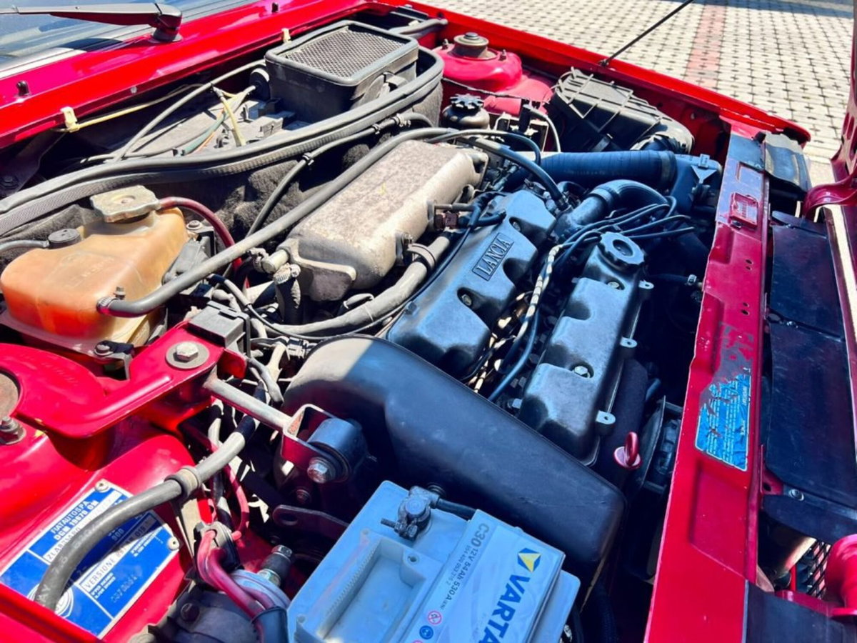Lancia Delta turbo HF 4WD (10)
