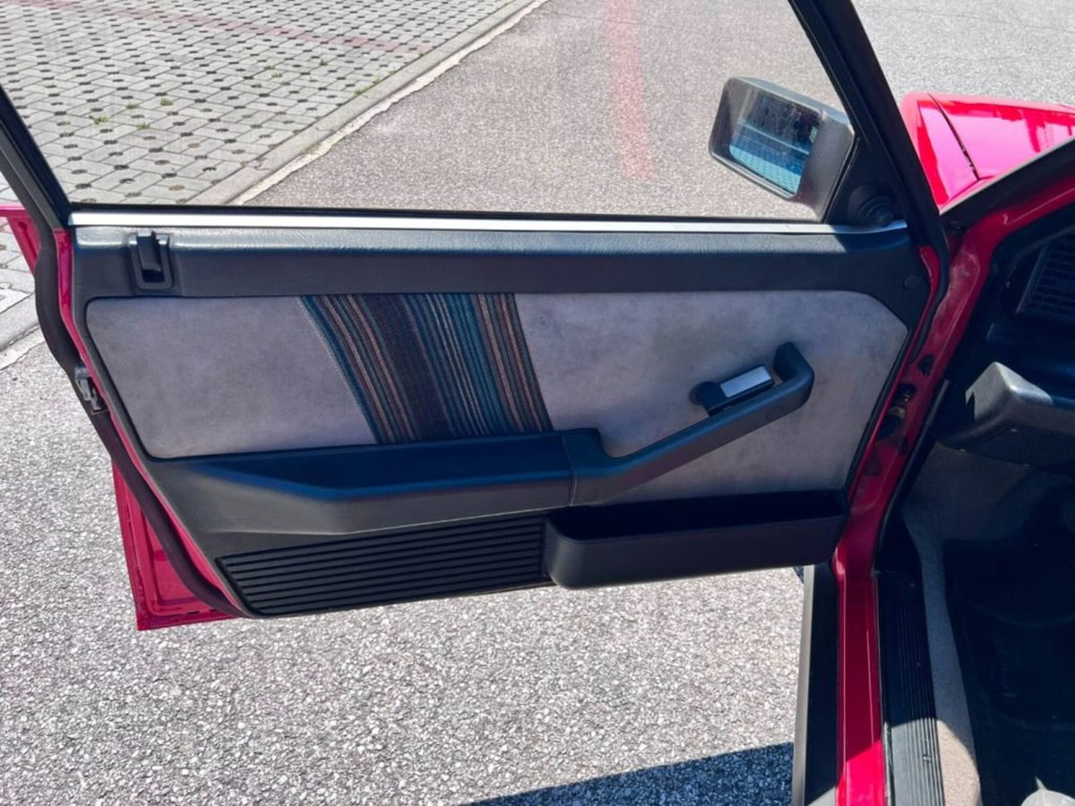 Lancia Delta turbo HF 4WD (16)