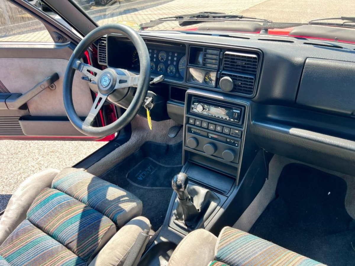 Lancia Delta turbo HF 4WD (17)