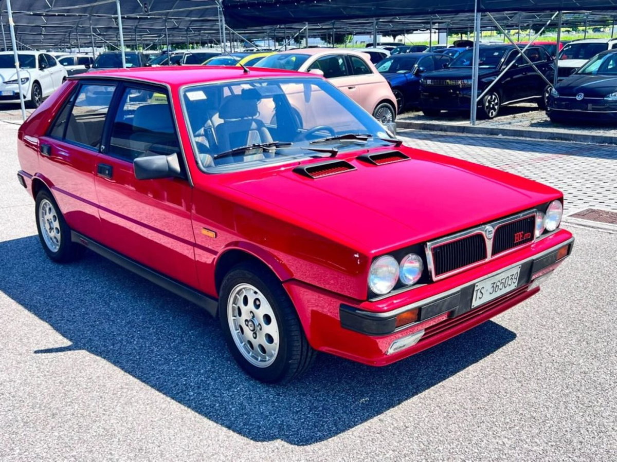 Lancia Delta turbo HF 4WD (2)