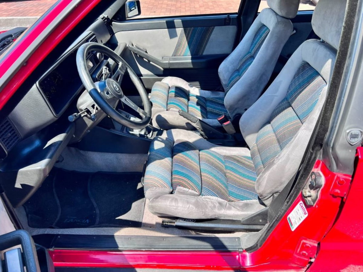 Lancia Delta turbo HF 4WD (5)