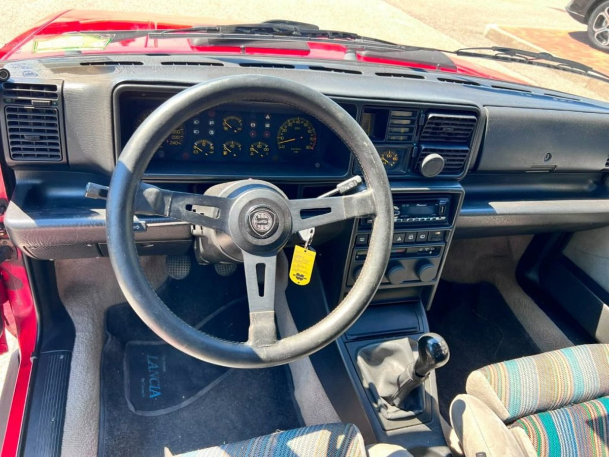 Lancia Delta turbo HF 4WD (9)