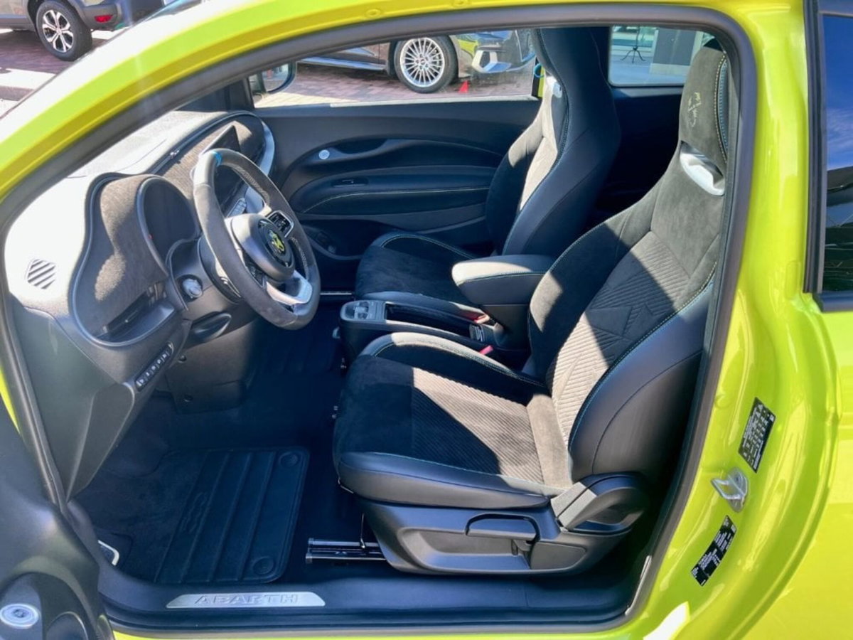 Abarth 500e Cabrio 42 kWh Turismo (5)