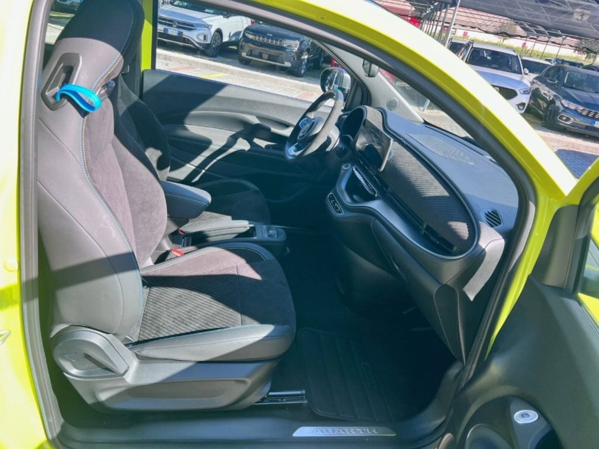 Abarth 500e Cabrio 42 kWh Turismo (6)