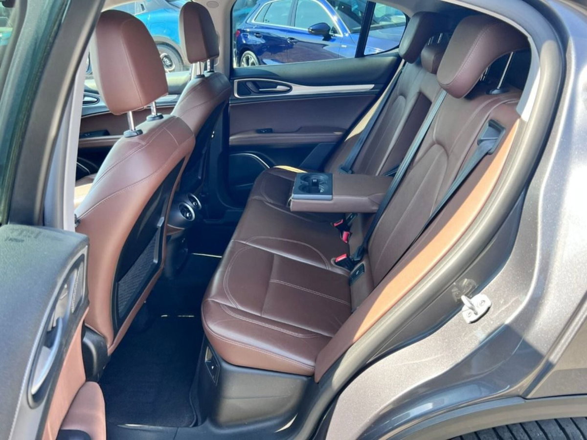 Alfa Romeo Stelvio Stelvio 2.2 Turbodiesel 210 CV AT8 Q4 Executive (7)