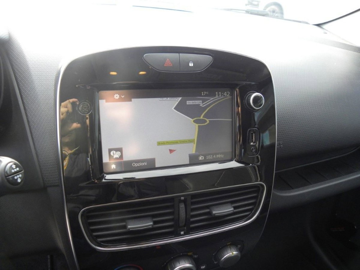Renault Clio TCe 12V 90 CV GPL 5 porte Moschino Zen (11)