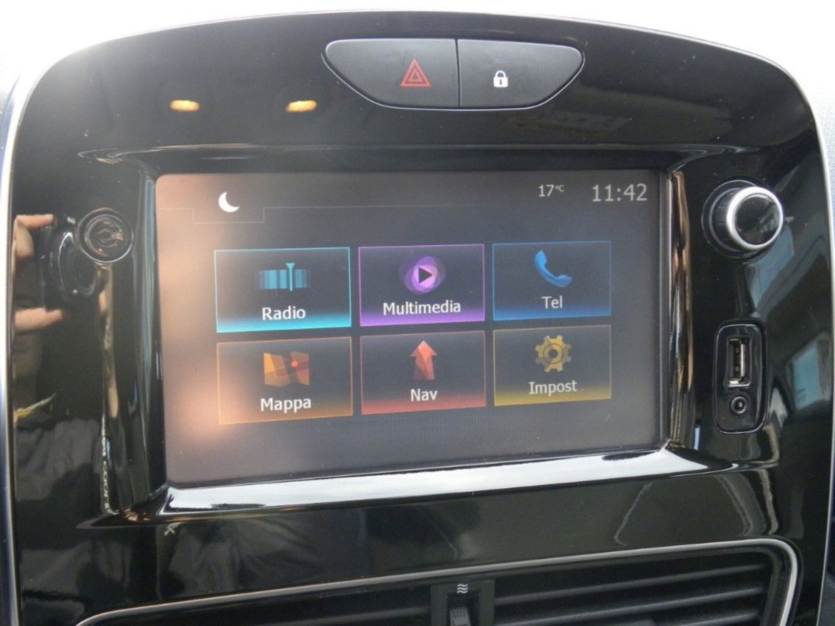 Renault Clio TCe 12V 90 CV GPL 5 porte Moschino Zen (13)