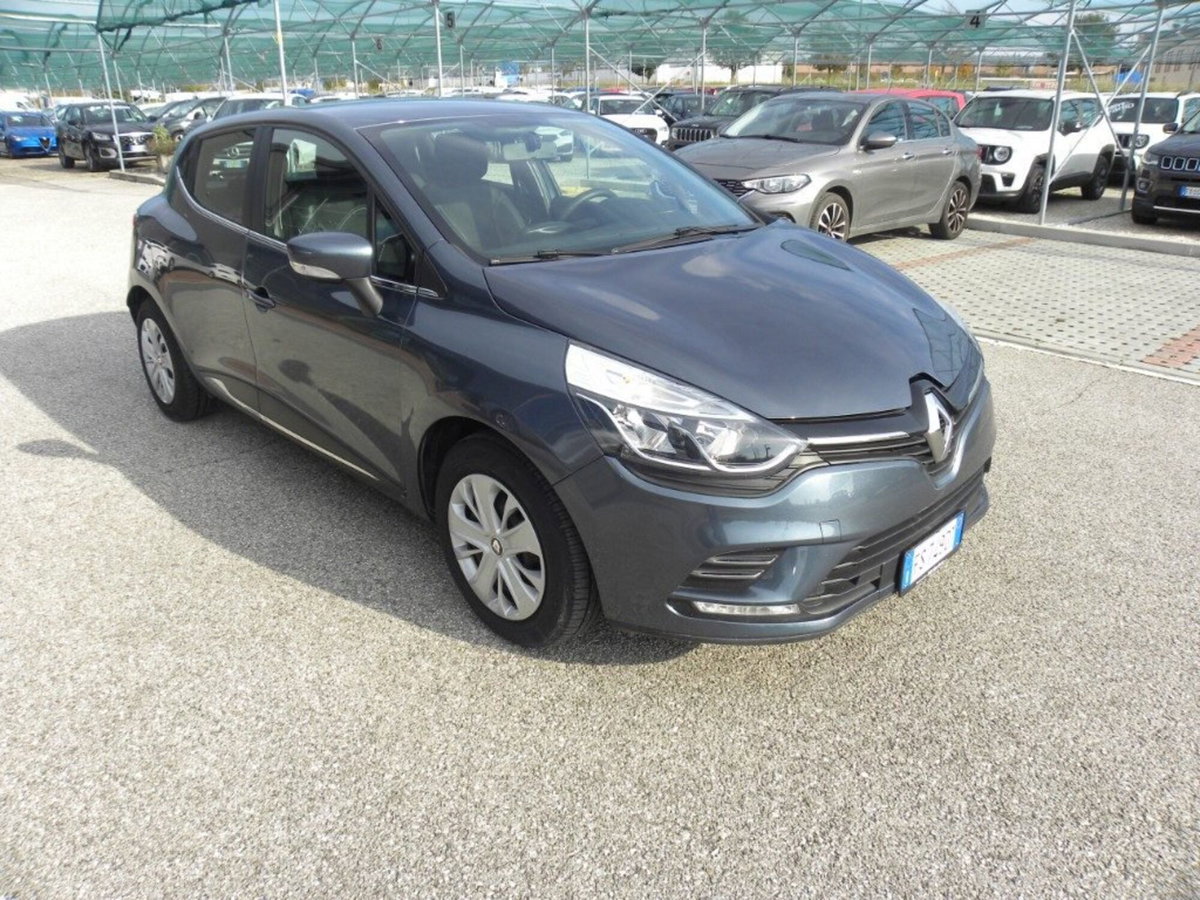 Renault Clio TCe 12V 90 CV GPL 5 porte Moschino Zen (2)