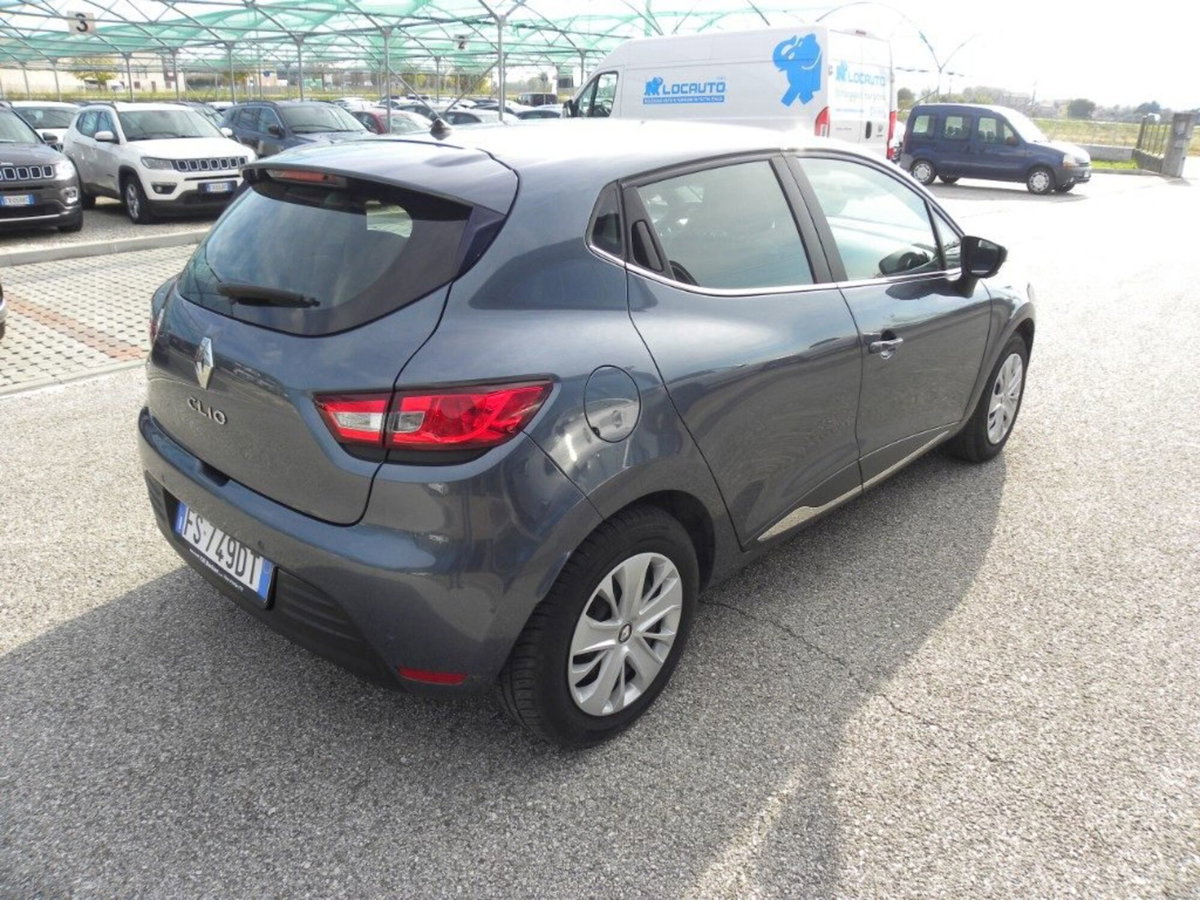 Renault Clio TCe 12V 90 CV GPL 5 porte Moschino Zen (3)