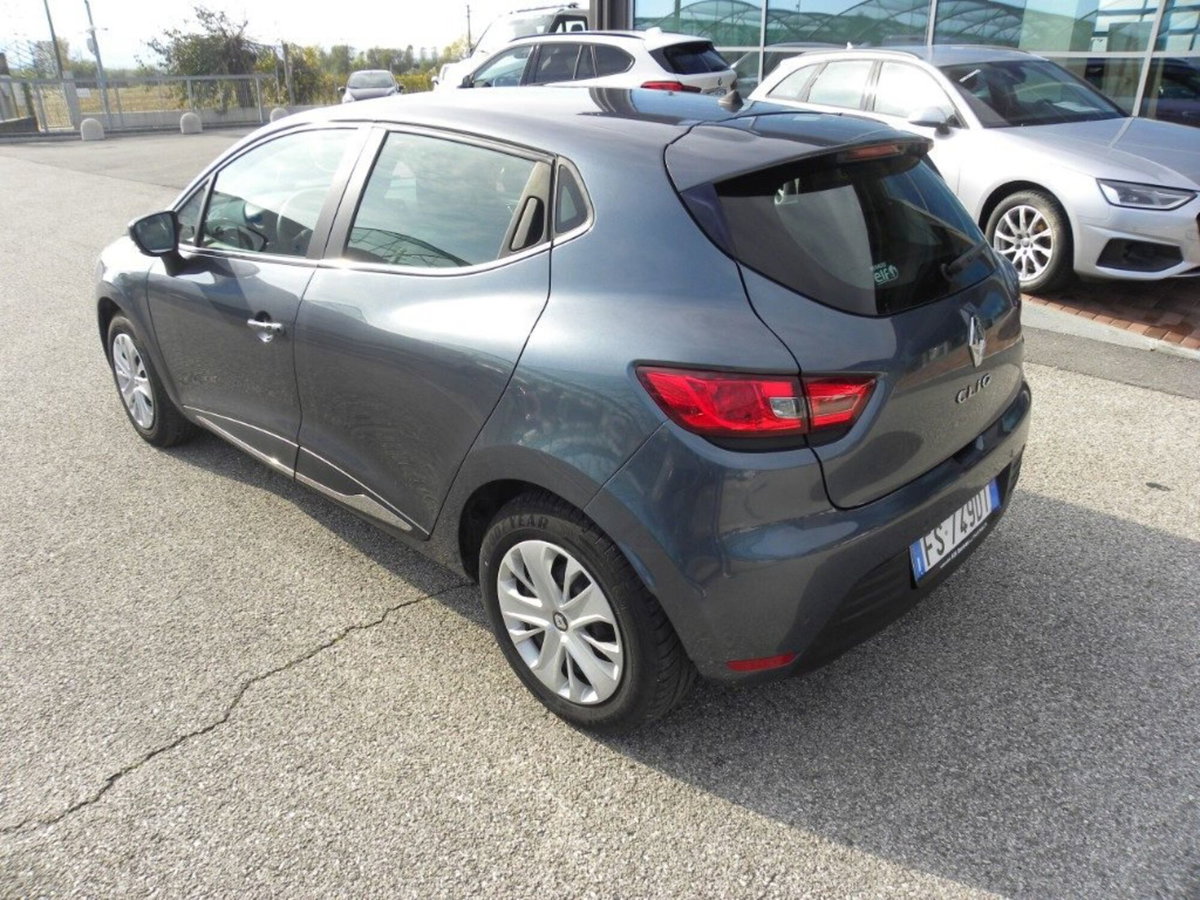 Renault Clio TCe 12V 90 CV GPL 5 porte Moschino Zen (4)